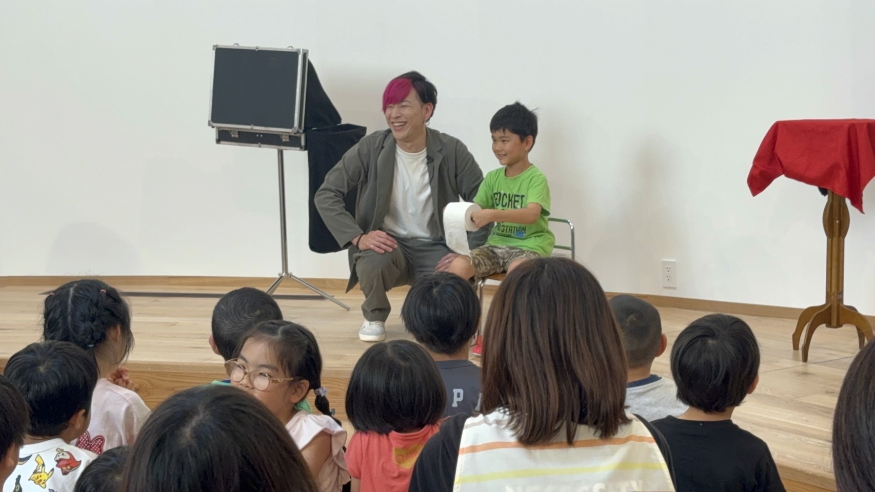 富山県 氷見市 のこども園 にマジシャン 巳碧 (ミタマ)さんを派遣しました。
