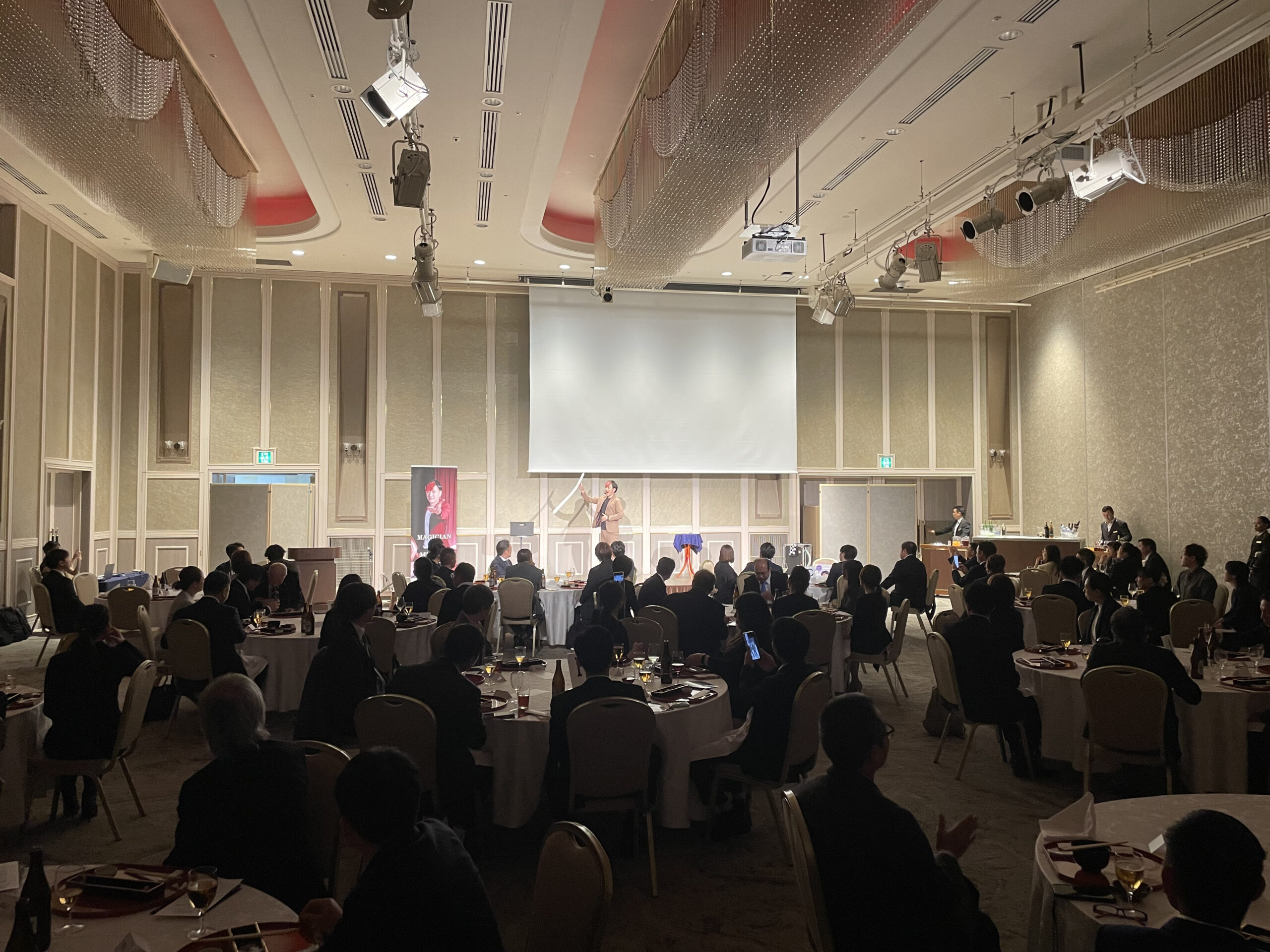 東京都 港区 明治記念館 にマジシャン 巳碧 (ミタマ)さんを派遣しました。