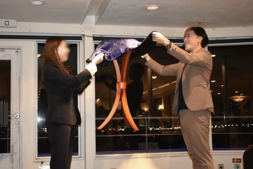 東京都 港区のクルージングにマジシャン 巳碧 (ミタマ)さんを派遣しました。