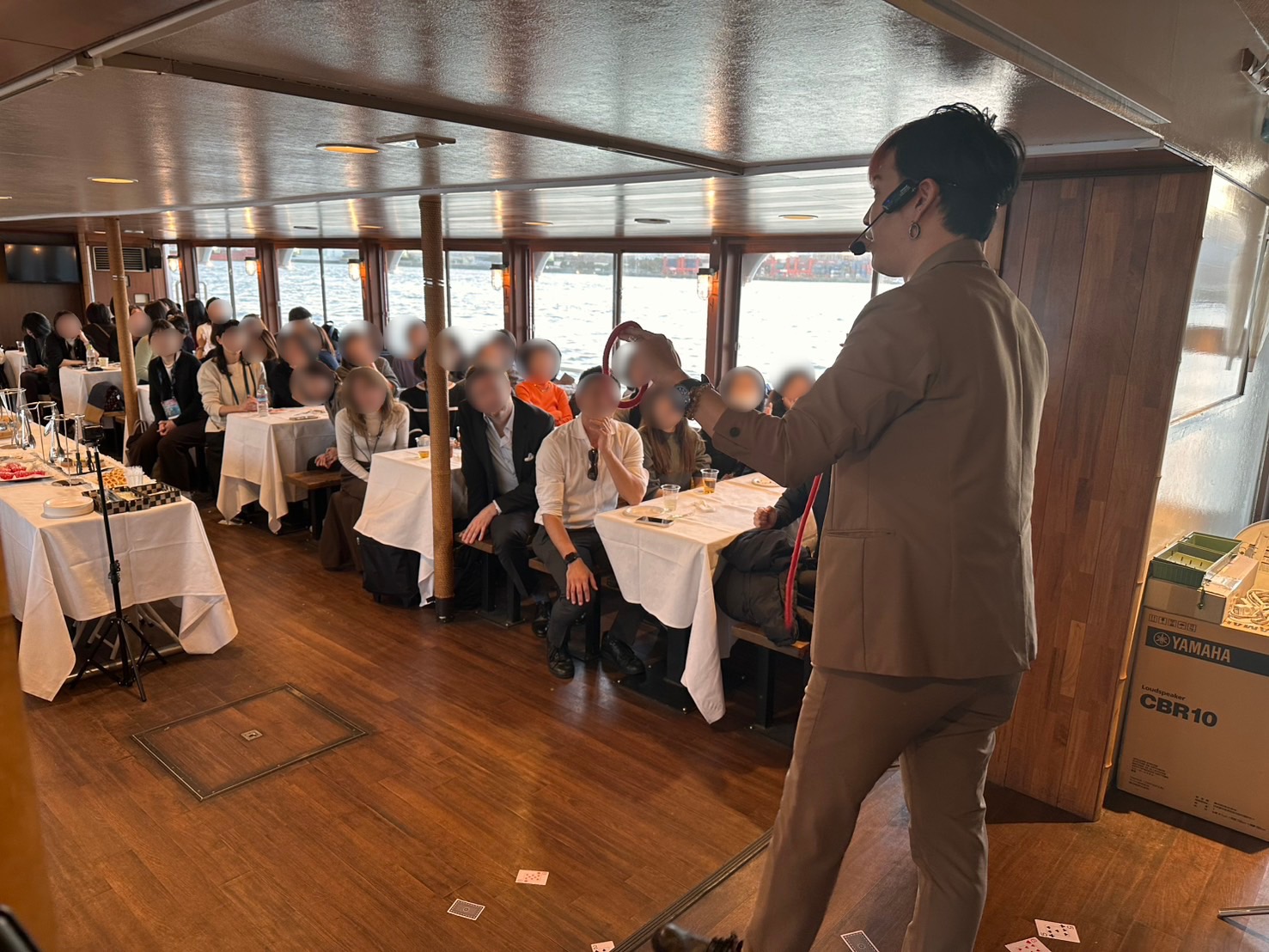 東京都 港区のクルージングにマジシャン 巳碧 (ミタマ)さんを派遣しました。